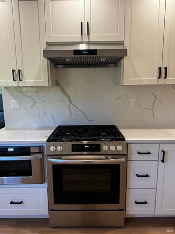 25 Temelec Cir, Sonoma, CA 95476