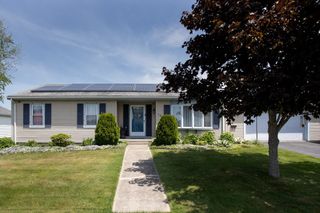 192 Calvin Ave, Somerset, MA 02726