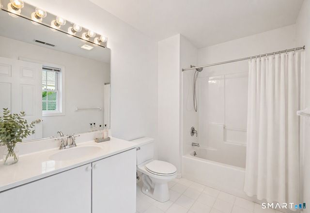 1104 Bradford Drive 1104, Danbury, CT 06811
