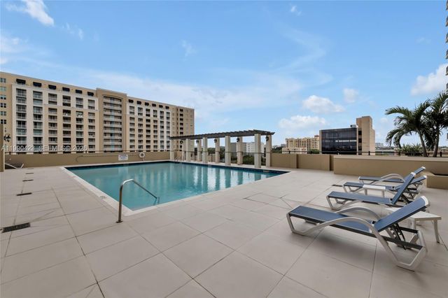 4242 NW 2nd St 807, Miami, FL 33126