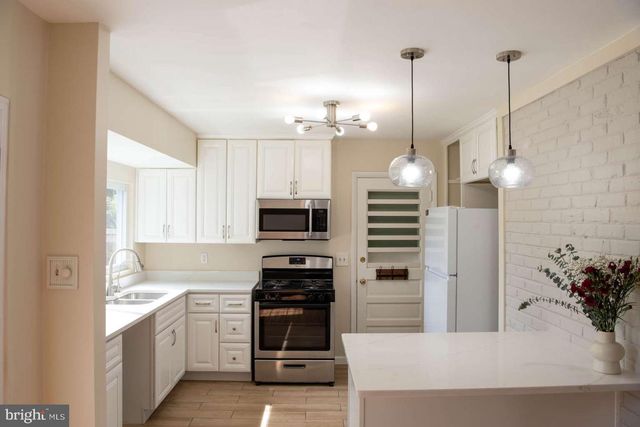 6013 HIBBLING AVE, Springfield, VA 22150