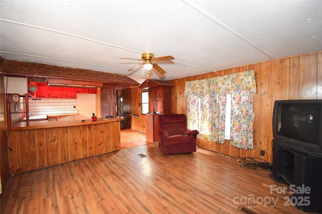 69 English Lane, Weaverville, NC 28787