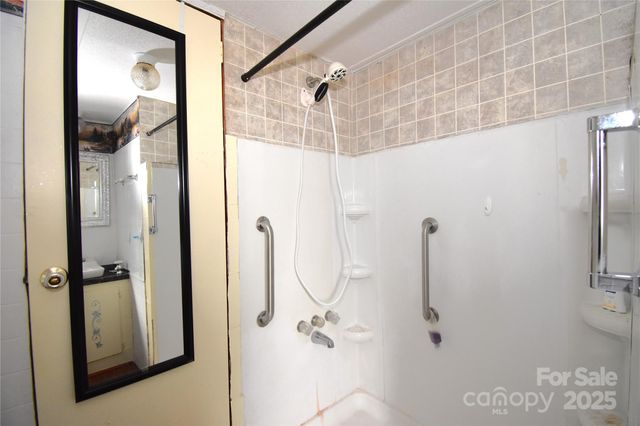 69 English Lane, Weaverville, NC 28787