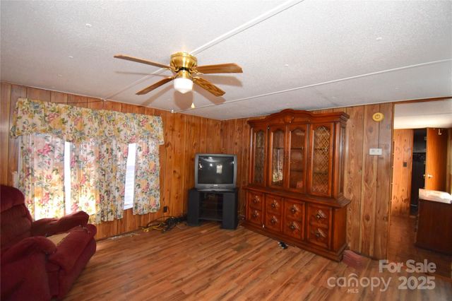 69 English Lane, Weaverville, NC 28787