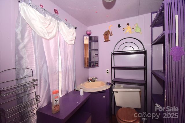 69 English Lane, Weaverville, NC 28787