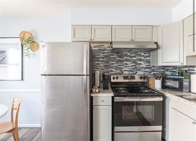 2100 Arctic Ave Apt 14, Virginia Beach, VA 23451