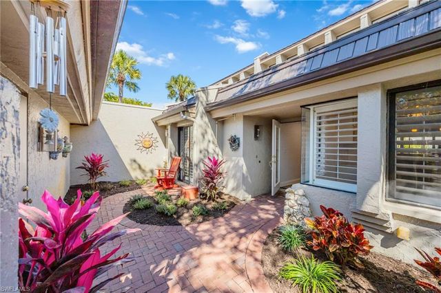 121 Bears Paw TRL, Naples, FL 34105