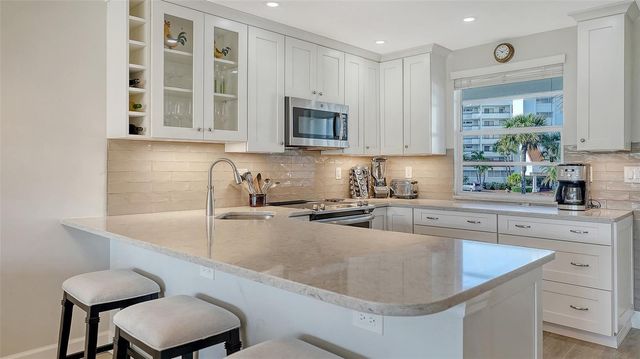 4370 CHATHAM DRIVE 204, Longboat Key, FL 34228