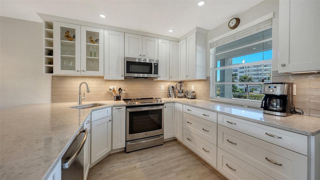 4370 CHATHAM DRIVE 204, Longboat Key, FL 34228