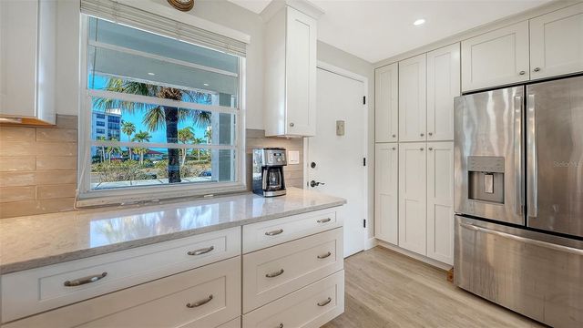 4370 CHATHAM DRIVE 204, Longboat Key, FL 34228