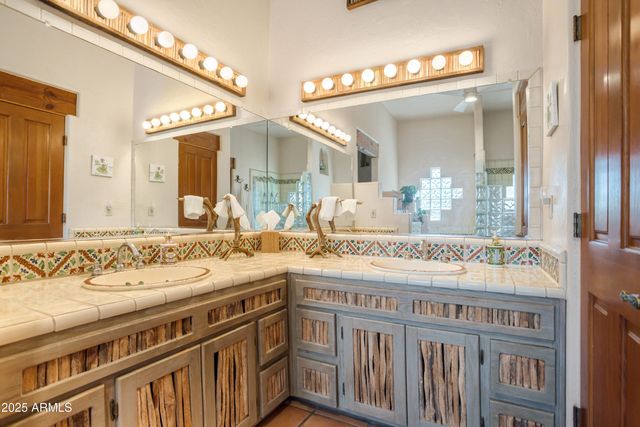 5676 S MIR Way, Hereford, AZ 85615