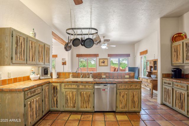 5676 S MIR Way, Hereford, AZ 85615