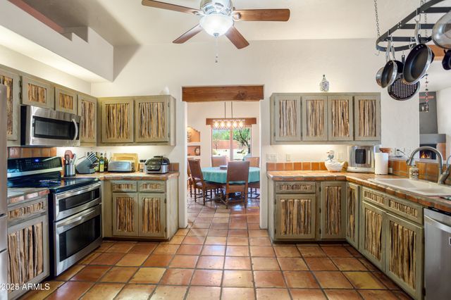 5676 S MIR Way, Hereford, AZ 85615