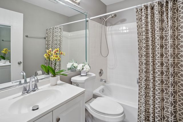 5 Aberdeen Court V1, Schaumburg, IL 60194