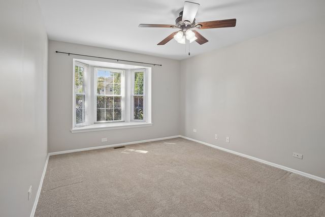 5 Aberdeen Court V1, Schaumburg, IL 60194
