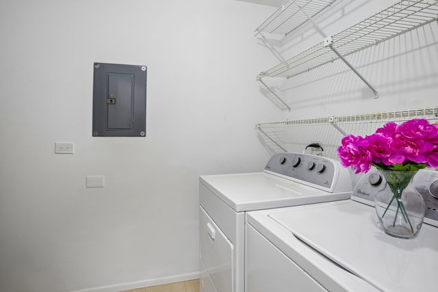 5 Aberdeen Court V1, Schaumburg, IL 60194