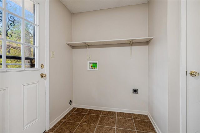 3643 W BIG BEND DR, Memphis, TN 38116