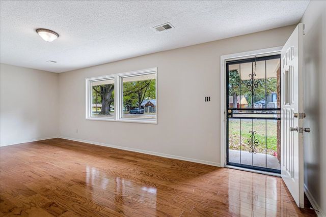 3643 W BIG BEND DR, Memphis, TN 38116