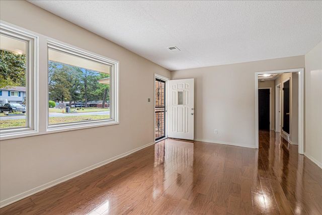 3643 W BIG BEND DR, Memphis, TN 38116