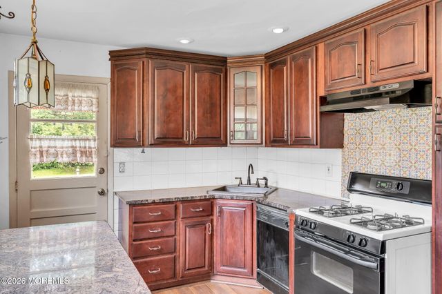 75 Columbine Circle, Toms River, NJ 08755