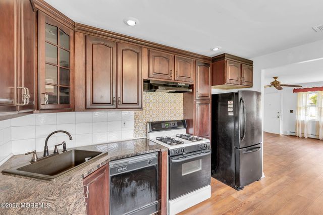 75 Columbine Circle, Toms River, NJ 08755