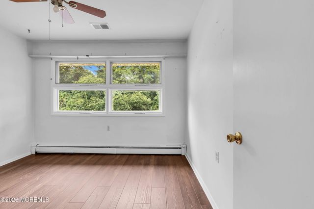75 Columbine Circle, Toms River, NJ 08755