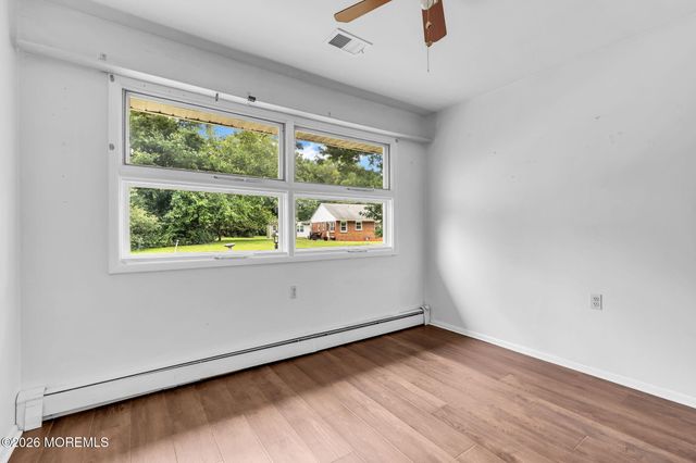 75 Columbine Circle, Toms River, NJ 08755