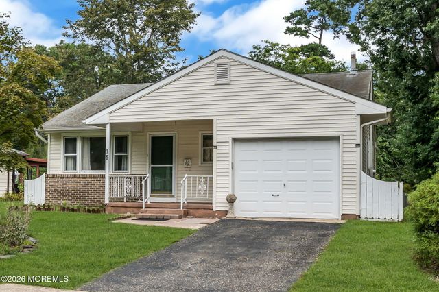 75 Columbine Circle, Toms River, NJ 08755