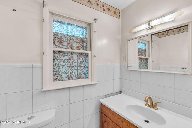 75 Columbine Circle, Toms River, NJ 08755