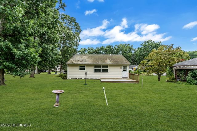 75 Columbine Circle, Toms River, NJ 08755