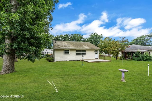 75 Columbine Circle, Toms River, NJ 08755