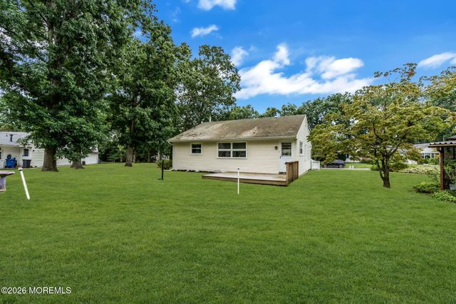 75 Columbine Circle, Toms River, NJ 08755