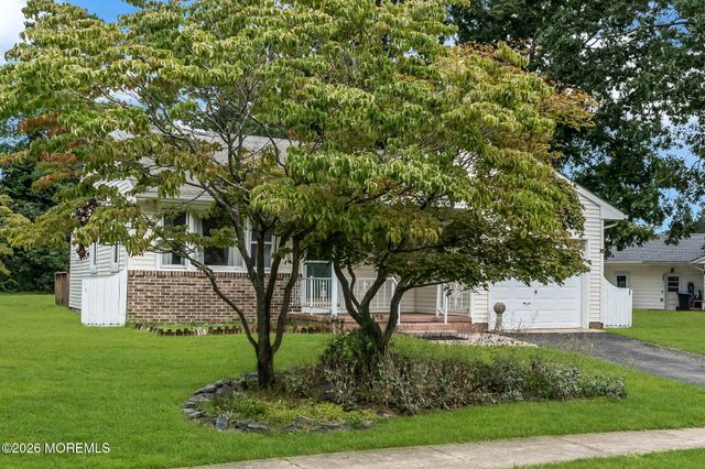 75 Columbine Circle, Toms River, NJ 08755