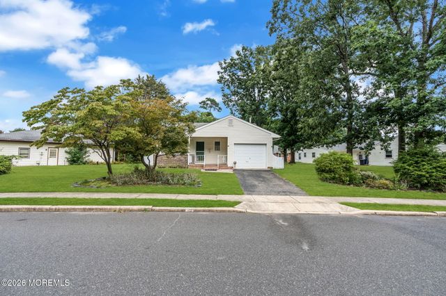 75 Columbine Circle, Toms River, NJ 08755