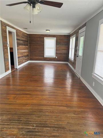 3851 Hermosa Drive, Kingsland, TX 78639