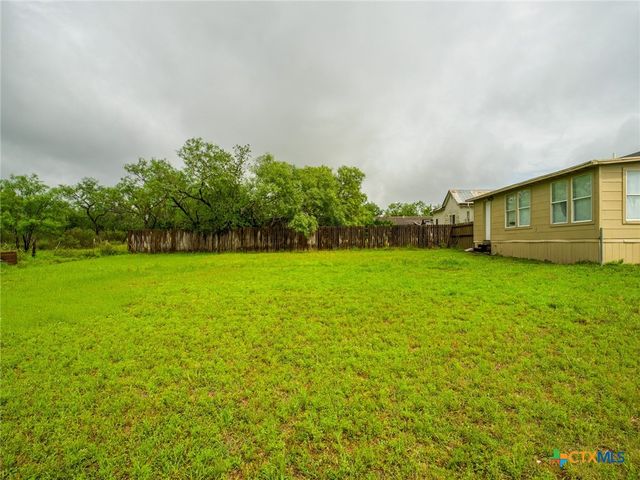 3851 Hermosa Drive, Kingsland, TX 78639