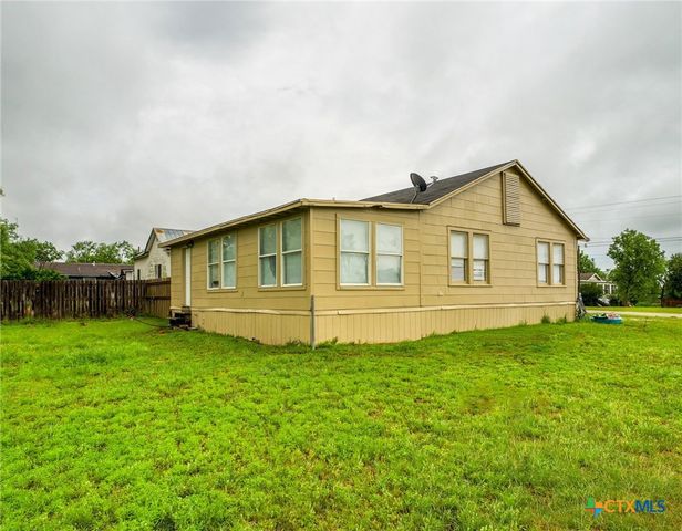 3851 Hermosa Drive, Kingsland, TX 78639