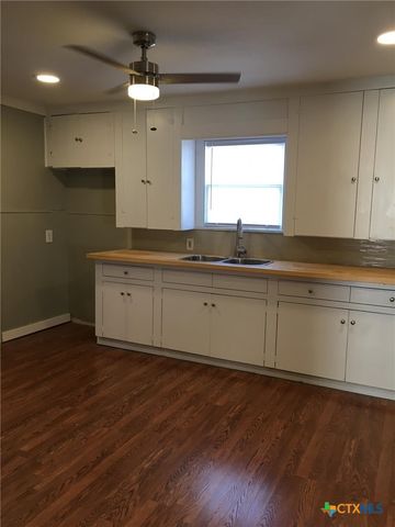3851 Hermosa Drive, Kingsland, TX 78639