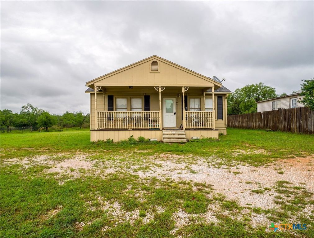 3851 Hermosa Drive, Kingsland, TX 78639