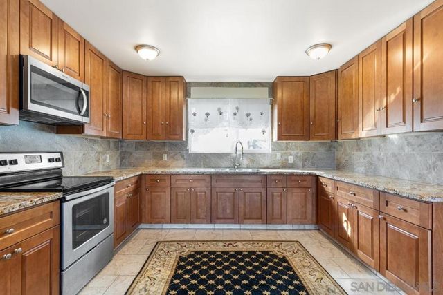 732 Hamilton Lane, Fallbrook, CA 92028