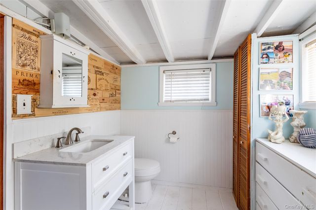 28 Anchor Path, Baiting Hollow, NY 11933