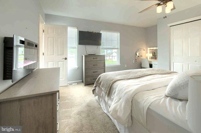 5 FOSTERTOWN LN, Mullica Hill, NJ 08062