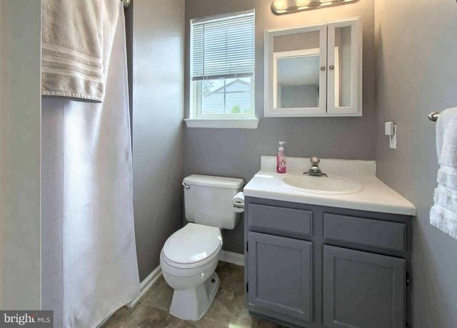 5 FOSTERTOWN LN, Mullica Hill, NJ 08062