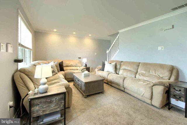5 FOSTERTOWN LN, Mullica Hill, NJ 08062