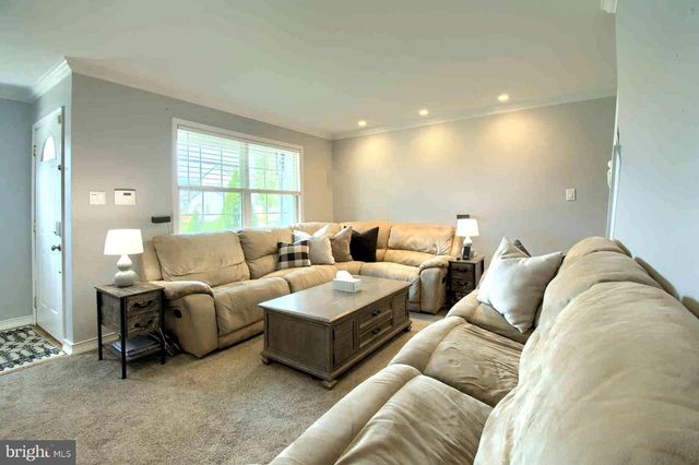 5 FOSTERTOWN LN, Mullica Hill, NJ 08062