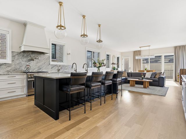 2227 W Huron Street, Chicago, IL 60612