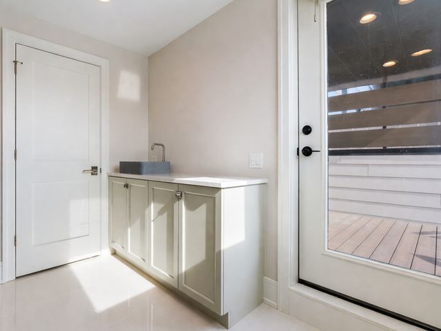 2227 W Huron Street, Chicago, IL 60612