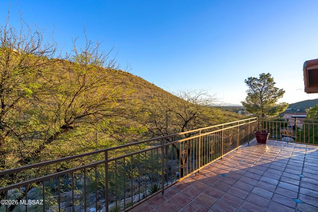 4240 N Summer Set Drive, Tucson, AZ 85750