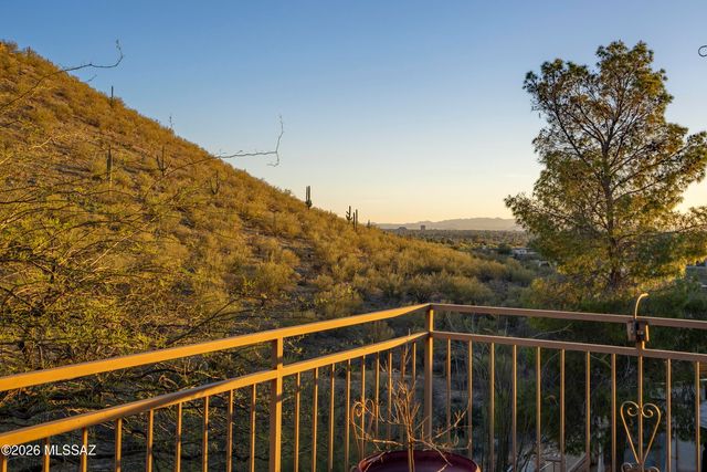 4240 N Summer Set Drive, Tucson, AZ 85750