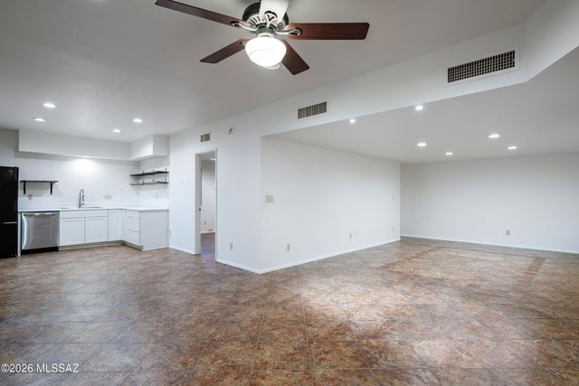 4240 N Summer Set Drive, Tucson, AZ 85750